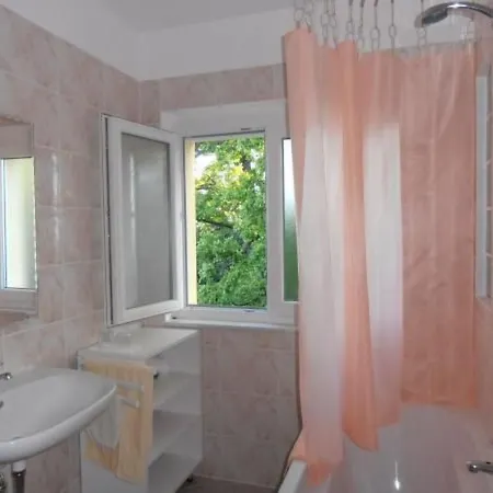 Oleandri A2 Mit Meerblickbalkon By Interhome